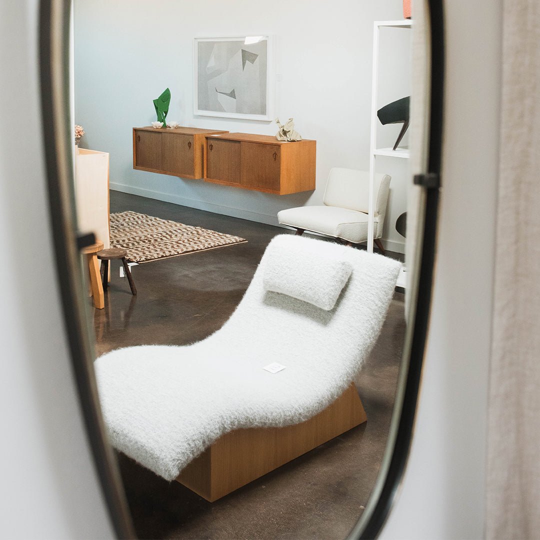 Wave Chaise in the Style of Adrian Pearsall