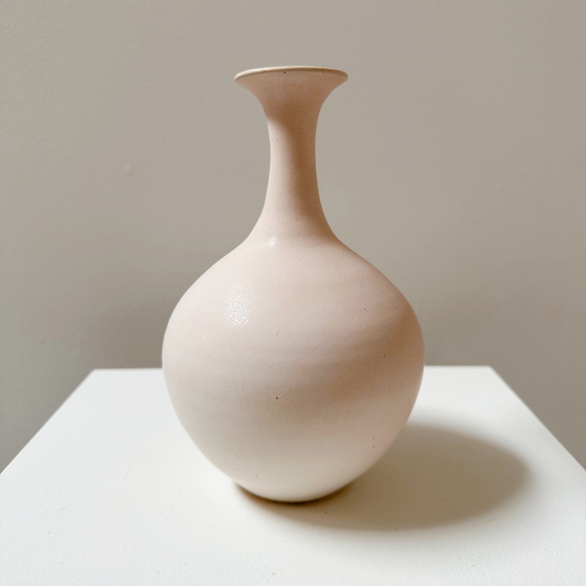 Warm Satin Bottleneck Base