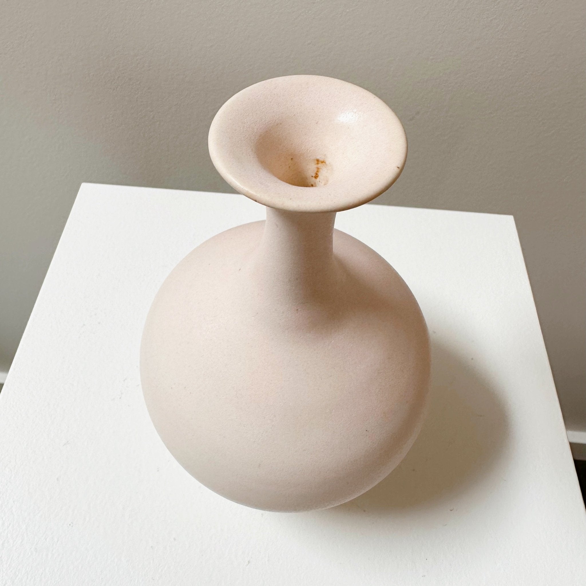 Warm Satin Bottleneck Base