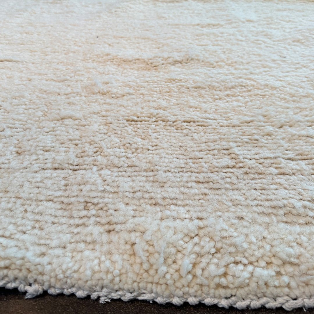 Handmade Beni Moroccan White Solid Rug