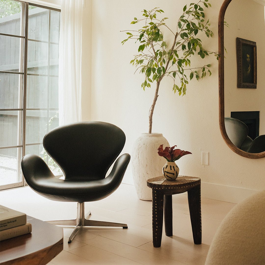 Early 'Swan' Chair Model No. 3320 by Arne Jacobsen